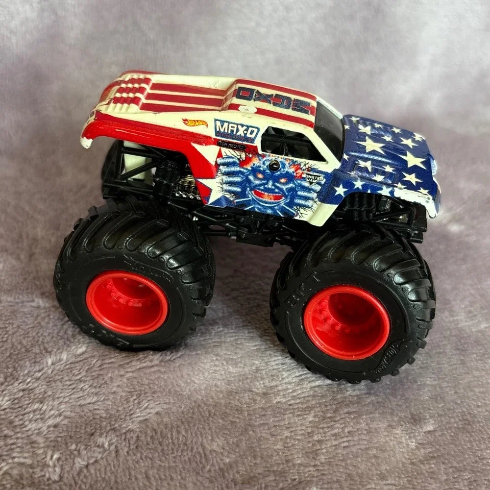 Hot Wheels Monster Jam Max-D American Flag Stars Stripes Monster Truck 1:64